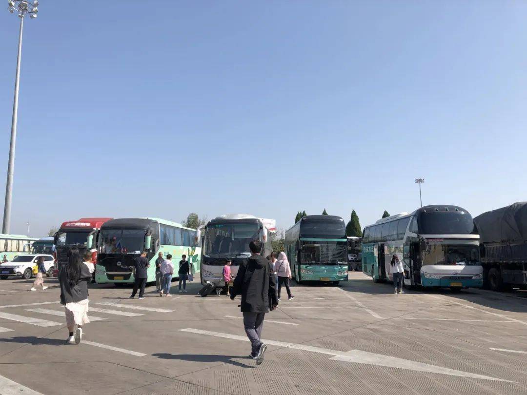 5.6萬輛!客車市場“期中考”放榜:宇通斷層領先!遠程領漲,5企業跑贏行業