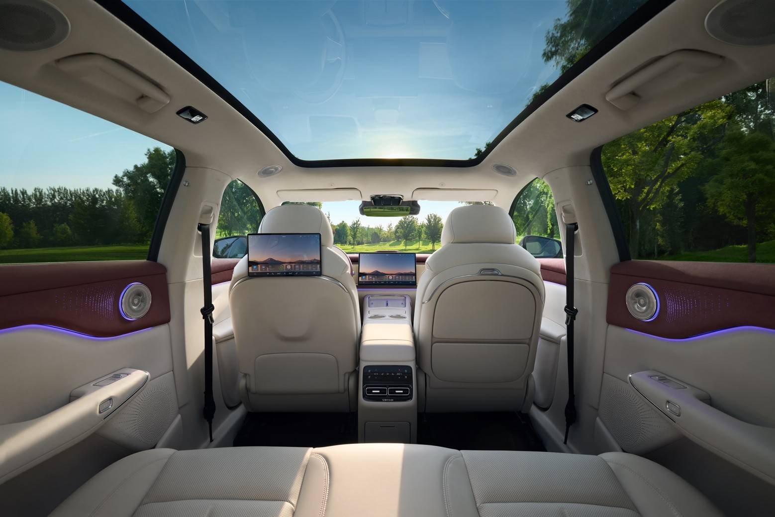 全新嵐圖知音預售價22萬元起 搭載華為乾崑智駕