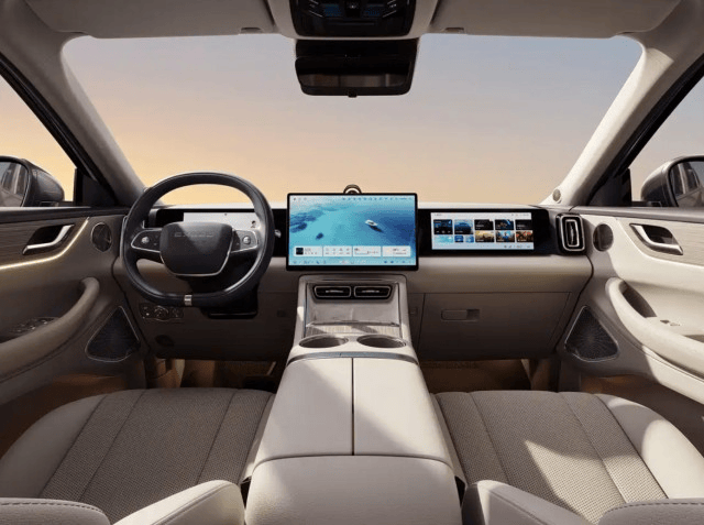 星途星紀元E05內飾官圖發布,配中軸對稱三聯屏