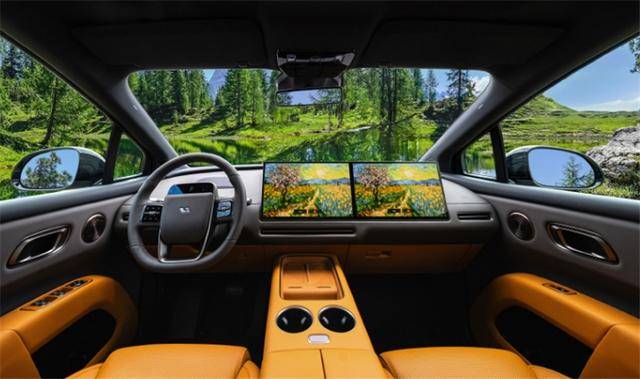 理想i8還會降價嗎?三款不同配置售價32.18萬元起,但是卻因為頂配車型才有“冰箱”、“彩電”,以及發(fā)布會上理想i8對撞卡車的內(nèi)容,再次引發(fā)全網(wǎng)熱議