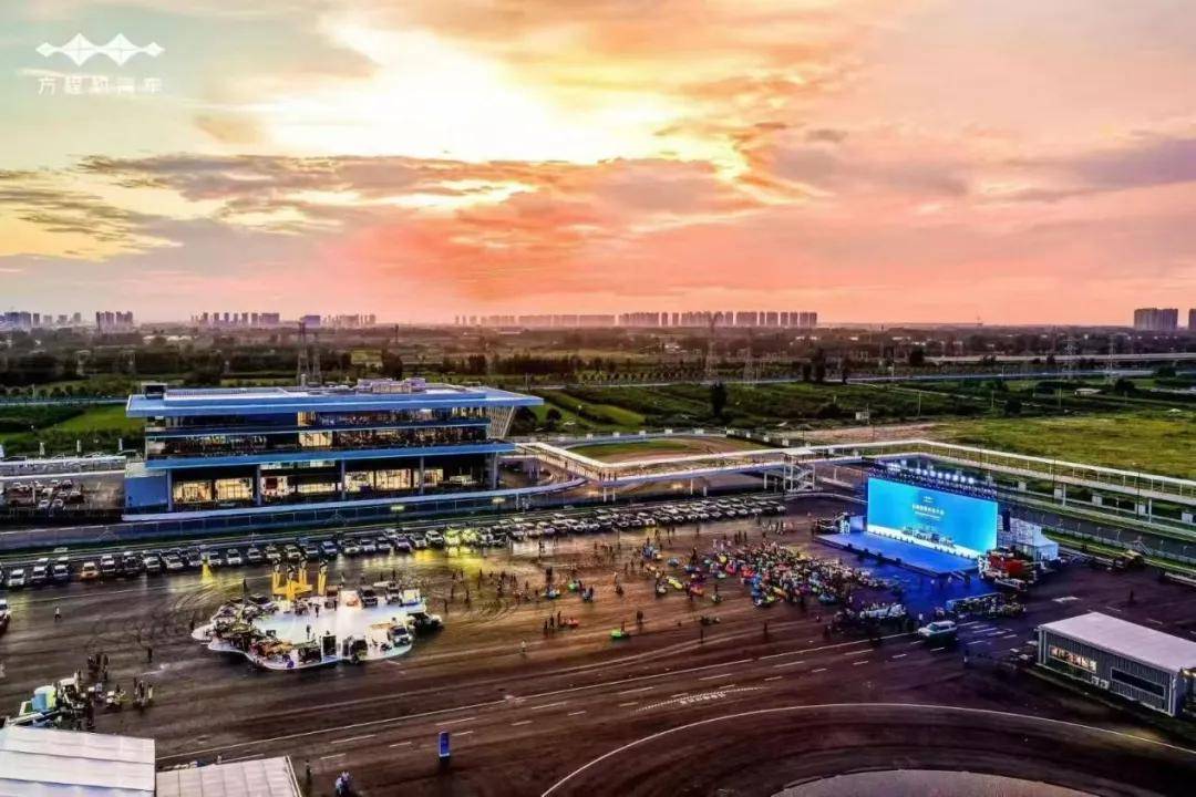 方程豹兩周年:愿技術不負真性情,熱愛總有同行人