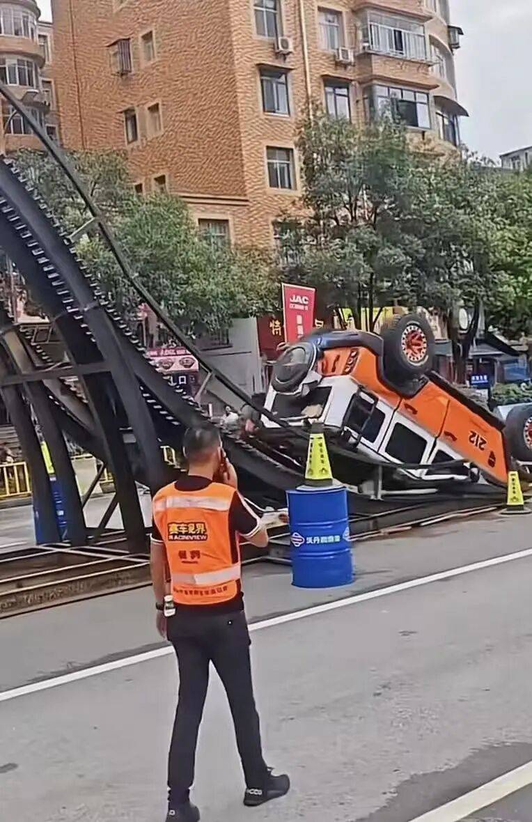 北汽制造回應(yīng)212翻車:A柱不存在問題,事故屬極端局部沖擊