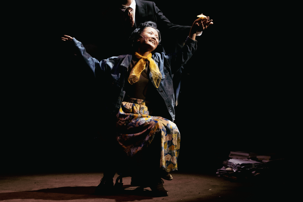 重慶本土原創話劇《一個獨居女人的三本書》首演