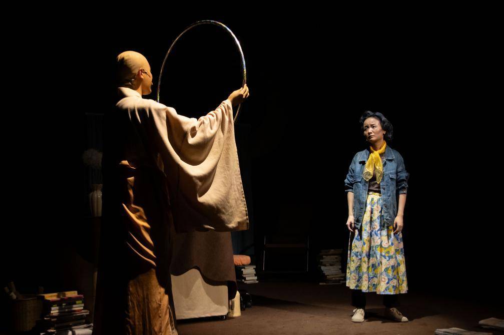 重慶本土原創話劇《一個獨居女人的三本書》首演