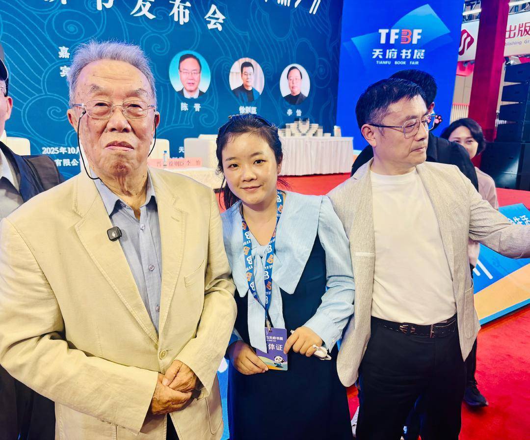 九旬王蒙現身天府書展神侃“聊齋” 相聲式闡釋“極限”寫作引滿堂彩