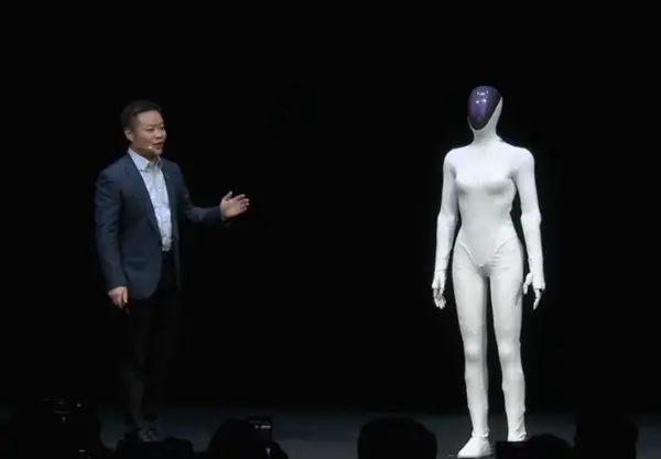 獲得對手認可!馬斯克點贊何小鵬“自證”IRON身份視頻 何小鵬和IRON